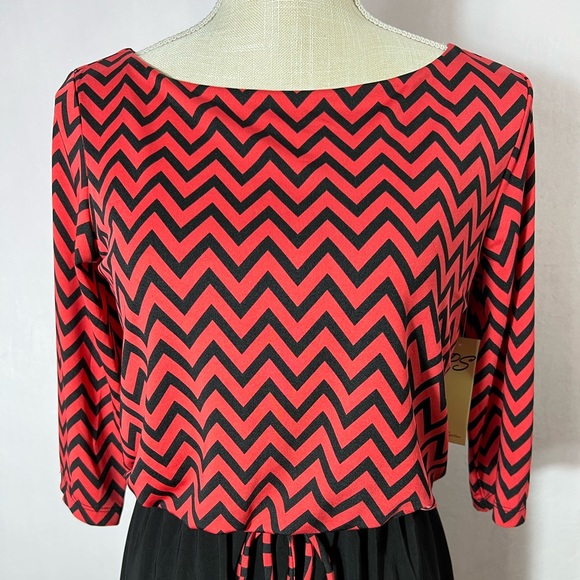 Chevron Print Blouson Dress - Picture 2 of 10